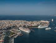 Bloomberg: Ο Πειραιάς τείνει να γίνει το νούμερο ένα λιμάνι της Μεσογείου και της Ευρώπης