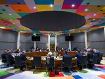 Προς αποκλιμάκωση της έντασης Ε.Ε.- ΗΠΑ:  Τα μηνύματα των "27" ηγετών, οι "κόκκινες γραμμές" και η πρόταση Μητσοτάκη