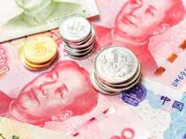 Το κινεζικό γουάν ενισχύεται πάνω από το ψυχολογικό φράγμα του 7 προς 1 με το δολάριο