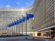 FT: Έφοδος της βελγικής αστυνομίας στην Κομισιόν σχετικά με πώληση 23 ακινήτων ύψους 900 εκατ. ευρώ