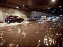 Επελαύνει η κακοκαιρία στην Αττική: Πλημμύρισαν δρόμοι, εγκλωβίστηκαν οδηγοί, φούσκωσαν Ιλισσός, Κηφισός, Ποδονίφτης