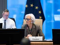 Γιατί η ΕΚΤ χτυπά καμπανάκι για τις σχέσεις τραπεζών με επενδυτικές και funds