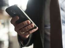 Ανταγωνισμός, μερίδια και συνδέσεις σε κινητή και σταθερή τηλεφωνία