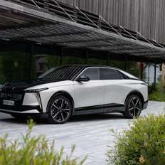 DS N°8: Το ηλεκτρικό "διαμάντι" των Coupe SUV