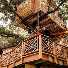 Μέσα στο δεντρόσπιτο 400.000 δολαρίων ενός δισεκατομμυριούχου