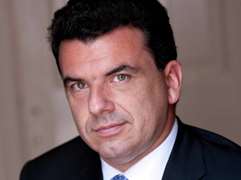 Σε ποιον ανήκει ο Μάνος Χατζηδάκις