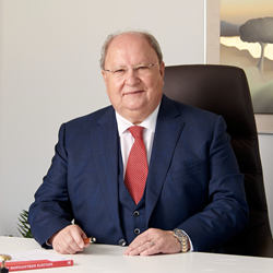 Συμβάσεις έργου ή εξαρτημένη εργασία; Ασφαλιστικές υποχρεώσεις, τηλεργασία και πρακτικές συνέπειες για επιχειρήσεις και φυσικά πρόσωπα