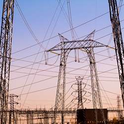 Οι αδυναμίες στα ηλεκτρικά δίκτυα ακριβαίνουν το ρεύμα στην Ευρώπη