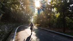 Έξι καθημερινές συνήθειες που επιβραδύνουν τη γήρανση από έναν κορυφαίο ειδικό του Χάρβαρντ