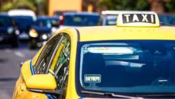 Γιατί κάνουν απεργία οι οδηγοί ταξί, τι γίνεται με τα ηλεκτρικά και ο νόμος