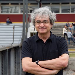 Πώς (μπορούν να) επιβιώνουν οι βεβαιότητές μας