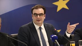 FT: Πιθανή μια υποψηφιότητα Κ. Πιερρακάκη για την προεδρία του Eurogroup