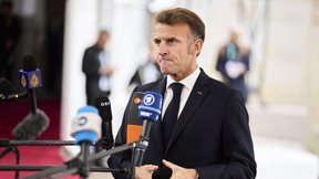 Ο Μακρόν υποδέχεται αύριο στο Παρίσι τον Αμπάς