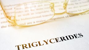 Έχετε υψηλά τριγλυκερίδια; Αυτές είναι οι τροφές που καλό είναι να αποφεύγετε