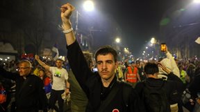 Σερβία: Υποστηρικτές και αντίπαλοι του Αλ. Βούτσιτς διαδηλώνουν στον ίδιο χώρο