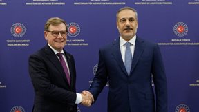 Για την τουρκική συμμετοχή στην ευρωπαϊκή άμυνα συζήτησαν Βάντεφουλ και Φιντάν στην Άγκυρα