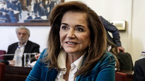 Ντ. Μπακογιάννη για βιβλίο Αλ. Τσίπρα: Μου το έστειλε με αφιέρωση αλλά δεν έχω προλάβει να το διαβάσω