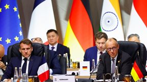 Σε εξέλιξη συνάντηση Μακρόν, Μερτς, Στάρμερ στο περιθώριο της G20 - Το Κίεβο ξεκινά συνομιλίες με τις ΗΠΑ στην Ελβετία