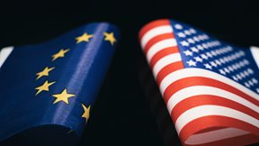 Η ΕΕ απορρίπτει το αίτημα των ΗΠΑ για χαλάρωση των τεχνολογικών κανόνων έναντι χαμηλότερων δασμών στον χάλυβα