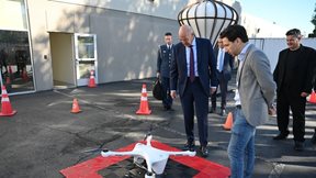 Ξενάγηση Ν. Δένδια στις εγκαταστάσεις της εταιρείας κατασκευής drones Matternet στην Καλιφόρνια