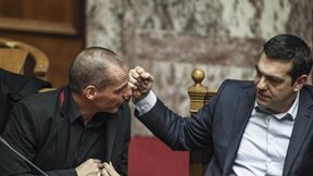 Βαρουφάκης για Τσίπρα: Θέλει να παρουσιάσει την ενοχή του ως αφέλεια – Προσχώρησε στο μπλοκ των Τροϊκανών κάνοντας το "όχι", "ναι"