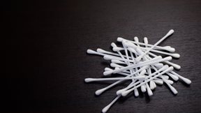 Τι να προσέχουμε όταν καθαρίζουμε τα αυτιά μας