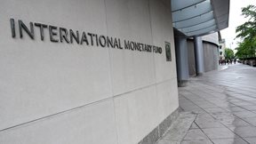 ΔΝΤ: Το παγκόσμιο χρέος αναμένεται να ξεπεράσει το 100% του ΑΕΠ μέχρι το τέλος της δεκαετίας – Κίνδυνος να εκτοξευτεί στο 123%