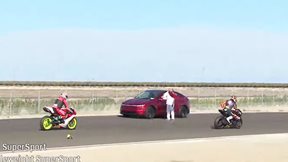 Απίστευτο περιστατικό: Οδηγός Tesla μπήκε ανάποδα σε πίστα αγώνων για να φορτίσει