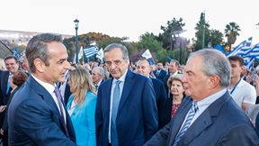 Νέος γύρος απαντήσεων Μητσοτάκη σε Σαμαρά, Καραμανλή - Τα μηνύματα του πρωθυπουργού για την εξωτερική πολιτική