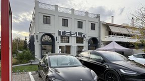 Δείτε πρώτοι το νέο κατάστημα Tesla της Αθήνας