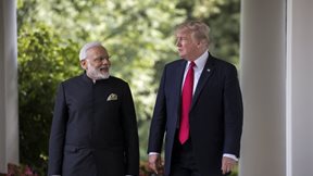 Η Ινδία μειώνει, αλλά δε διακόπτει τις εισαγωγές ρωσικού πετρελαίου, παρά τα λεγόμενα Τραμπ