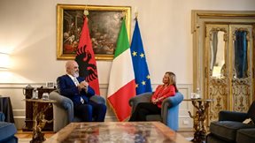 Πιο κοντά Αλβανία και Ιταλία