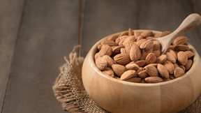 Ο ξηρός καρπός που έρευνα δείχνει ότι κάνει καλό στο έντερο και μειώνει τη φλεγμονή στο σώμα