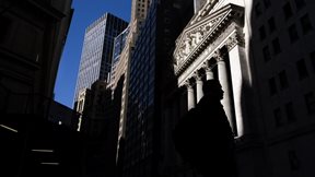 Ώθηση στη Wall Street από τις ελπίδες για μείωση των επιτοκίων από τη Fed