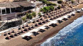 Το mega beach club που θέλει η Royal Caribbean στη Σαντορίνη και οι αντιδράσεις