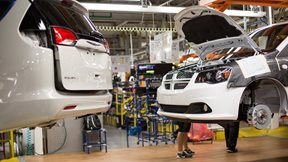 Καμπανάκι από αυτοκινητοβιομηχανίες για τα τσιπ: "Εβδομάδες μακριά" από shutdown σε εργοστάσια των ΗΠΑ