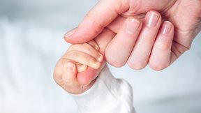 Τι δείχνουν τα στοιχεία της ΕΛΣΤΑΤ για τις υιοθεσίες