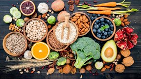 Έξι τροφές που καταπολεμούν τον καρκίνο και πόσο πρέπει να τρώμε από αυτές