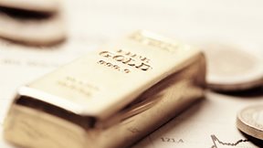 Άλμα 2% για τον χρυσό εν μέσω αισιοδοξίας για τερματισμό του shutdown στις ΗΠΑ