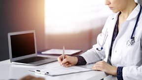 Η τεχνητή νοημοσύνη νικά τους γιατρούς; Πώς κάνει την ανίχνευση του καρκίνου ταχύτερη και ακριβέστερη