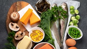 Βιταμίνη D: Πώς μπορεί να "φρενάρει" το βιολογικό μας ρολόι και να επιβραδύνει τη γήρανση