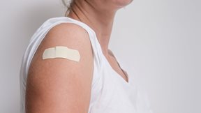 Έρευνα: Εμβόλιο για την COVID-19 και έμμηνος ρύση