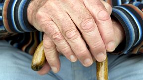 Ασπίδα η οικογένεια κατά της κακοποίησης των ηλικιωμένων