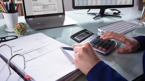 Έρχεται κλειδωμένη προσυμπλήρωση εσόδων εξόδων στις φορολογικές δηλώσεις