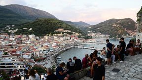 Τι οδηγεί την έκρηξη των εσόδων στον τουρισμό