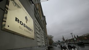 Reuters: Η Γερμανία εξετάζει το ενδεχόμενο να κρατικοποιήσει τον βραχίονα της Rosneft μετά τις κυρώσεις του Τραμπ