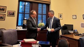 Συνάντηση Χρ. Δήμα με υπουργό Μεταφορών Καναδά: Αεροπορική σύνδεση, logistics, εφοδιαστική αλυσίδα στο επίκεντρο