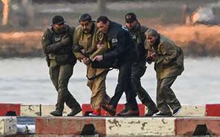 Όταν "η Αμερική ανήκει στους Αμερικανούς"