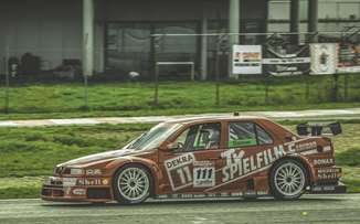 Θρυλική και σπάνια Alfa Romeo εμφανίστηκε στα Μέγαρα και μάγεψε