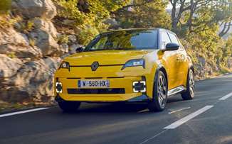 Ζευγάρι ηλικιωμένων "σώθηκε" από καταιγίδα χάρη σε ένα ηλεκτρικό Renault 5